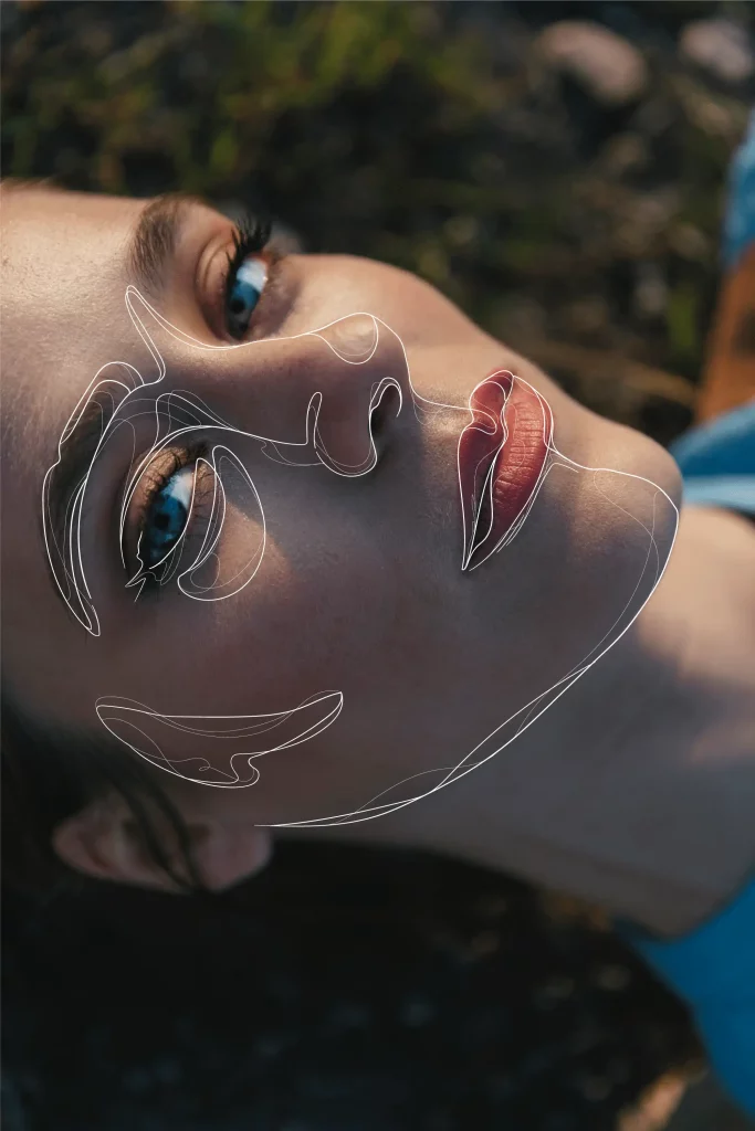 Visage apaisé de femme illustrant le lien entre la peau, les émotions et l’hypnose à Lausanne, symbolisant l’équilibre intérieur et le bien-être cutané.